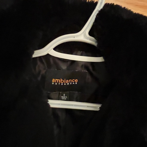 Faux fur cropped jacket super cute - Picture 2 of 2